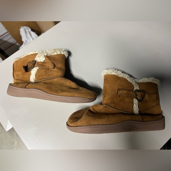 Faded Glory Toddler Girls Ankle Ugg Boots - Picture 2 of 4